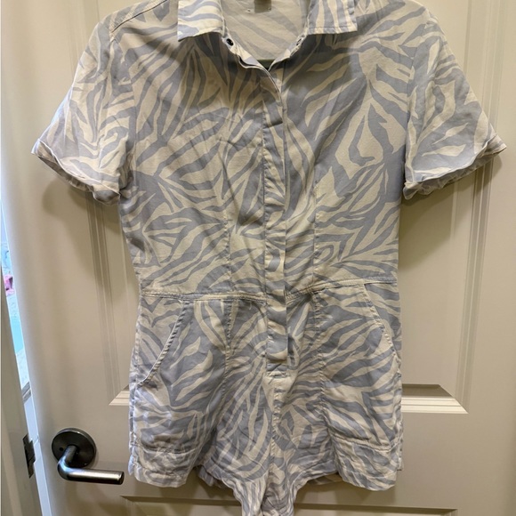 Billabong Romper - Picture 8 of 8